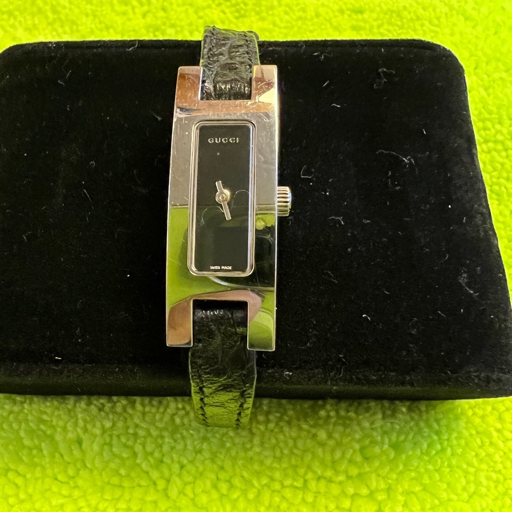 💯% AUTHENTIC GUCCI WATCH